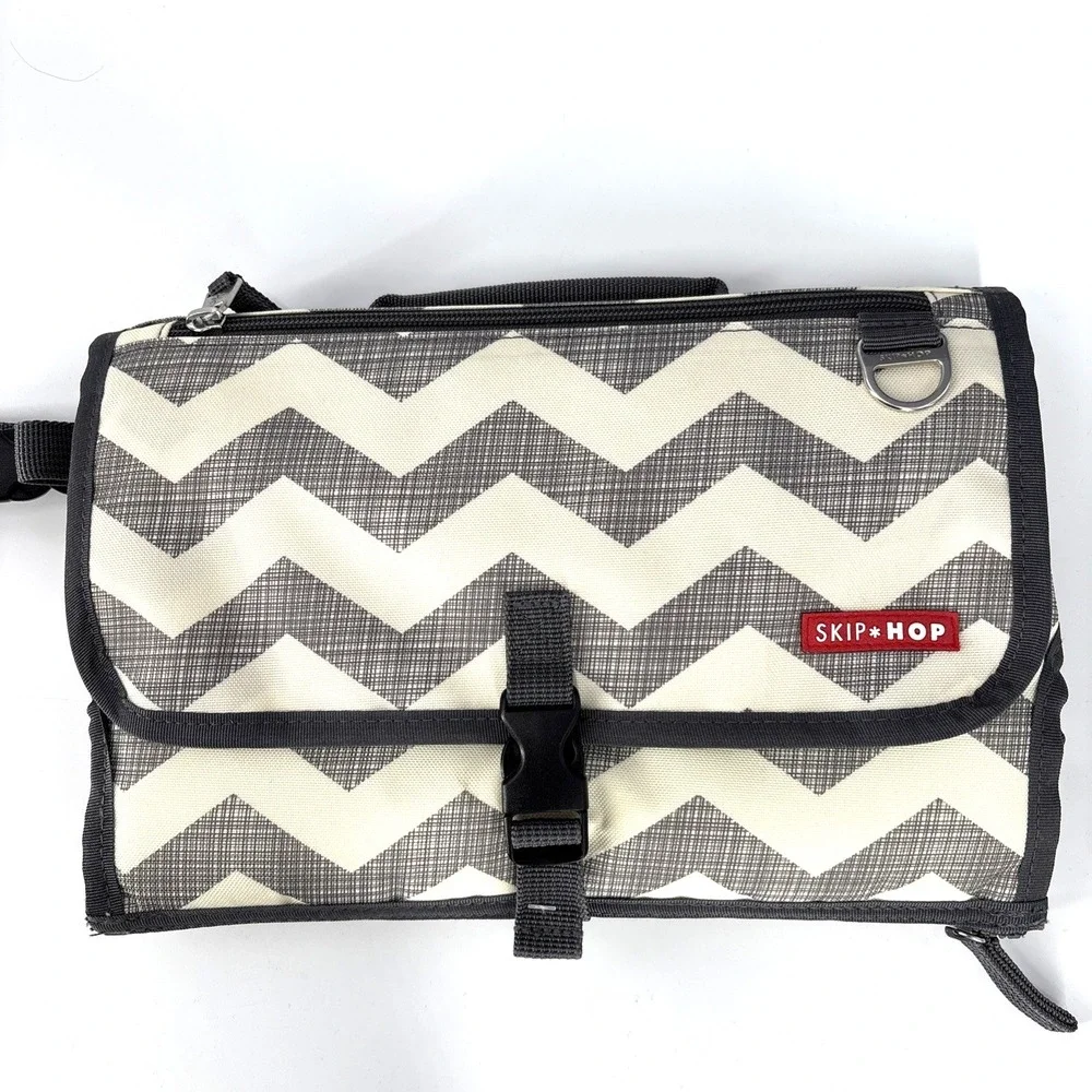 Skip Hop Portable Baby Changing Pad, Pronto, Chevron Pattern